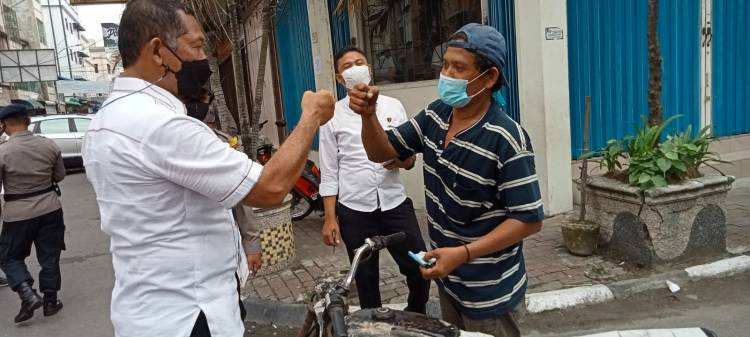 Toko di Kesawan Patuhi Aturan PPKM Darurat