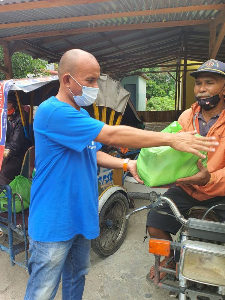 FWP - Bhineka Grup Berbagi Sembako ke Abang Becak se Kota Medan