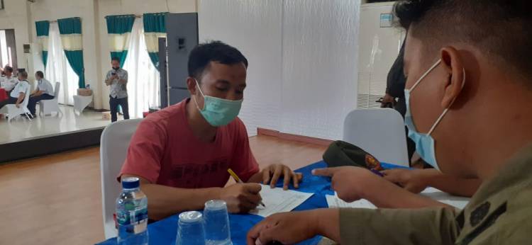 Puluhan Pelaku Usaha Sidang di Tempat