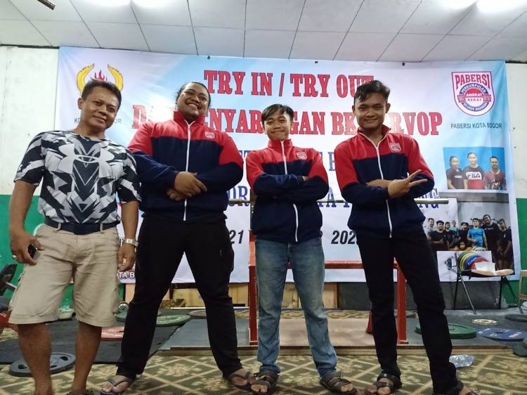 Odang Atlit Angkat Berat AFC MURIA Persembahkan Medali Emas untuk Kota Bogor