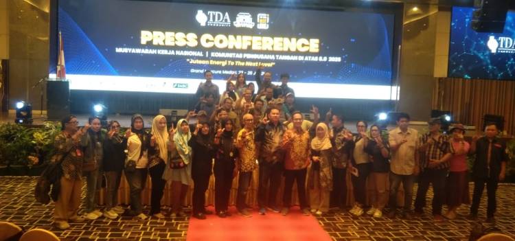 Komunitas Tangan Diatas Gelar Mukernas 2025 di Ballroom Hotel Grand Mercure Medan.