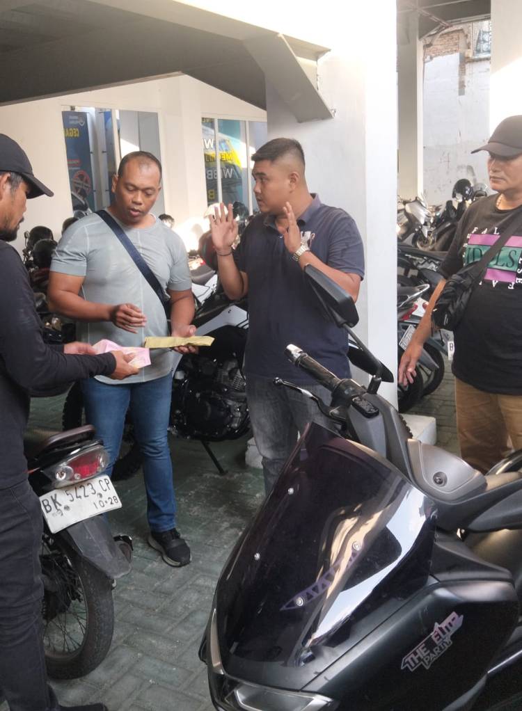 Oknum LSM PAJAK Zulfahri Tambusai ,Tertangkap Tangan Peras Instansi Imigrasi Kelas I Polonia Medan.
