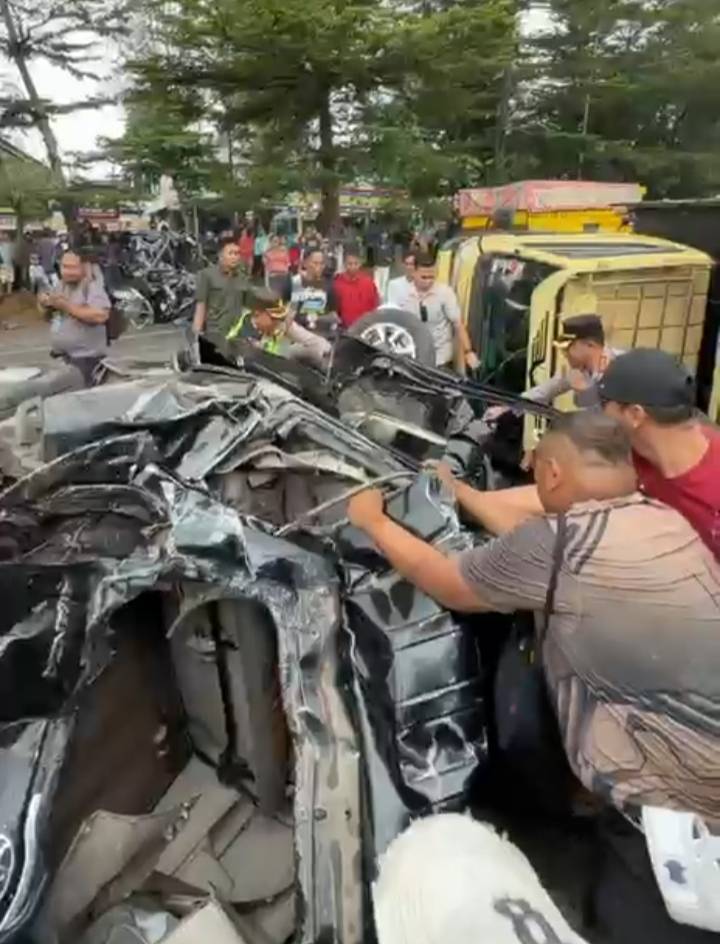 Diduga Rem Blong Libas 8 Kendaraan, 4 Orang Tewas  & 8 Luka-Luka
