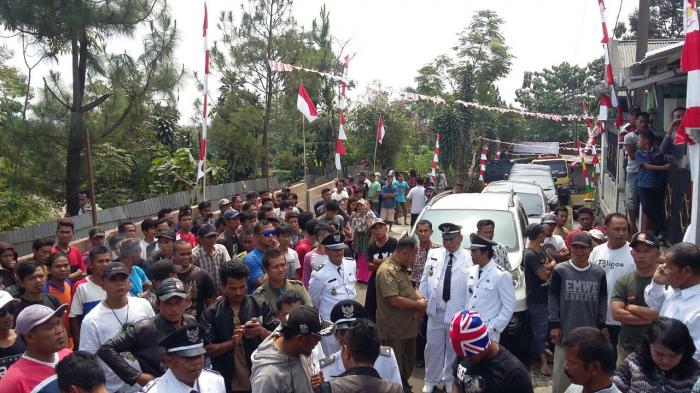 Tolak Kibarkan Merah Putih, Pemilik Ponpes Ibnu Mas,Ud Nyaris Diamuk Massa  