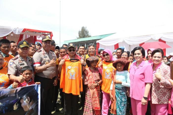 Kapolri Beri Semangat Korban Erupsi Sinabung