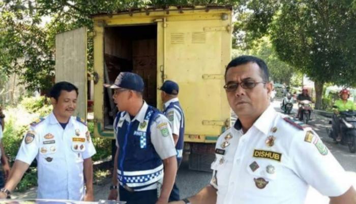 Dishub Asahan Razia Truk Bongkar Muat di Badan Jalan