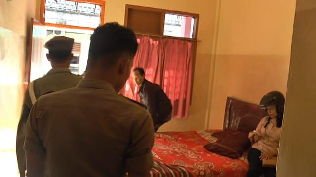 Enam Pasangan Mesum Lagi Ngamar Terjaring Razia Satpol PP 