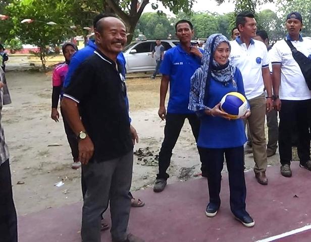 Ketua TP PKK Asahan Hadiri Kejuaran Bola Voli