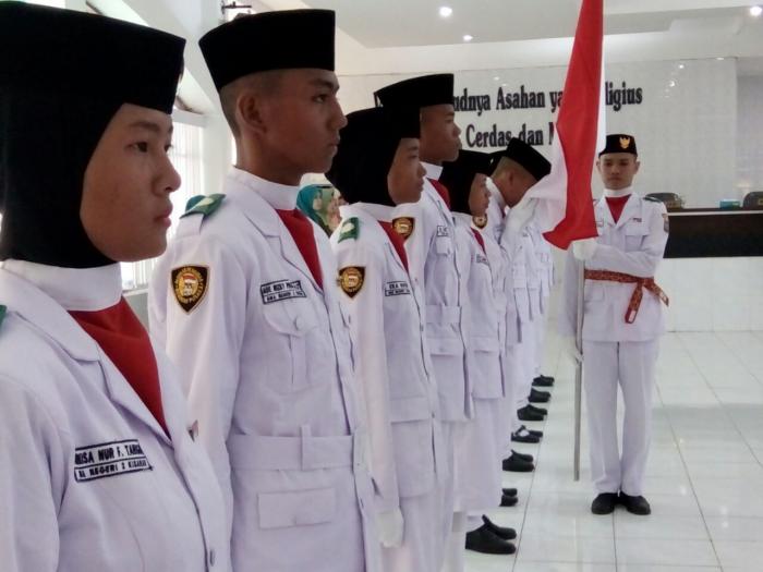 Kukuhkan Paskibraka, Bupati : Saya Yakin Mereka Siap 