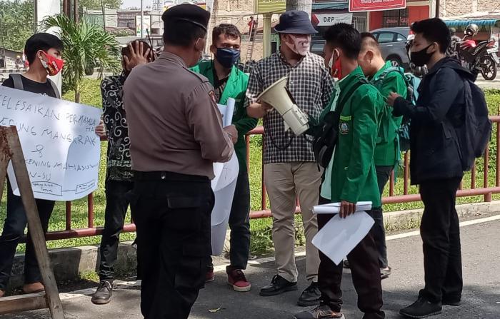 Mahasiswa Demo Tuding Poldasu Tak Mampu Ungkap Korupsi UINSU