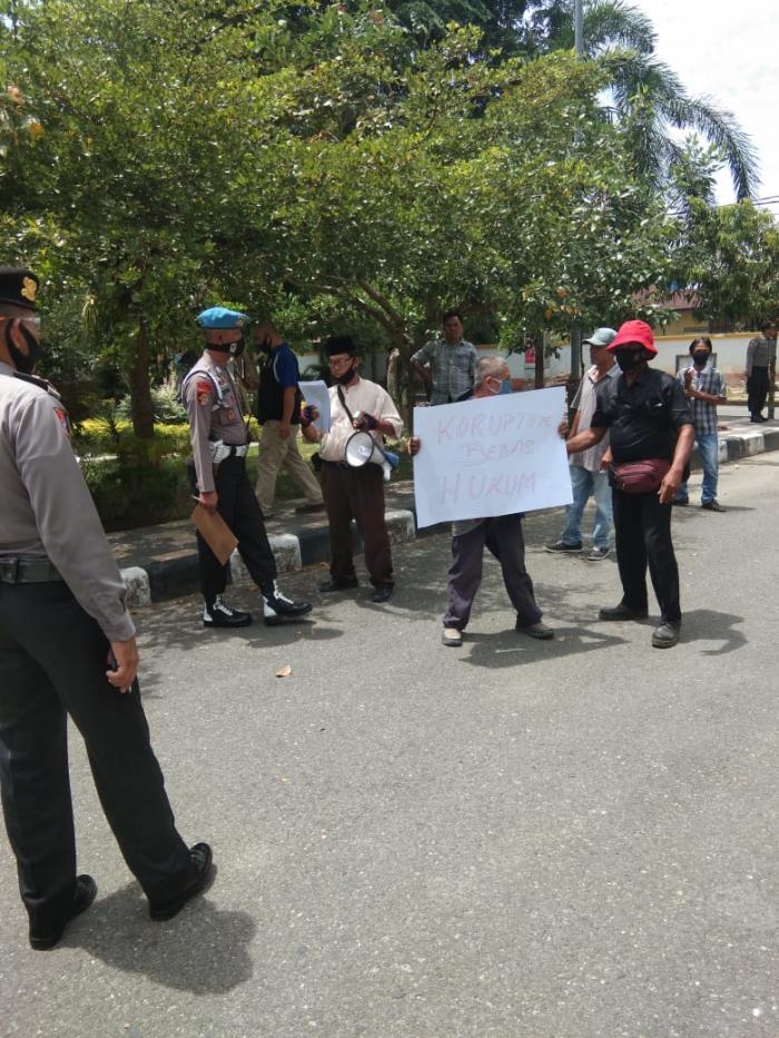 Daslan Demo Terkait Penggunaan Anggaran Covid-19, Bupati Andi Pergi 