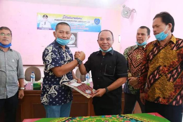 Bupati Labuhanbatu Dukung Guru Honorer Jemput Keputusan Presiden 