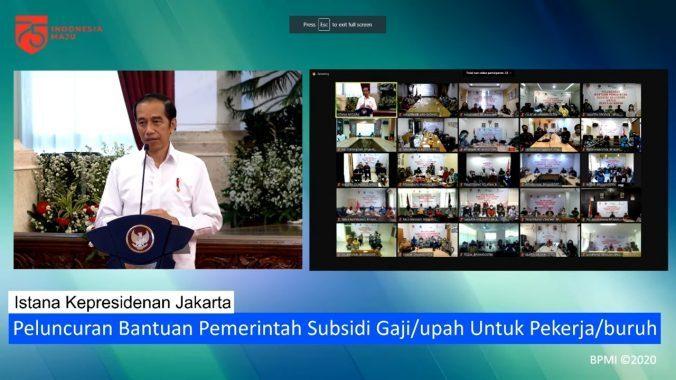 Jokowi Serahkan BSU Kepada Pekerja Peserta BPJAMSOSTEK 