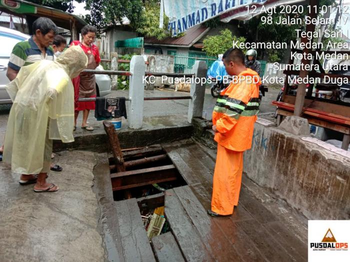 Pemuda Hanyut Terseret Arus Parit