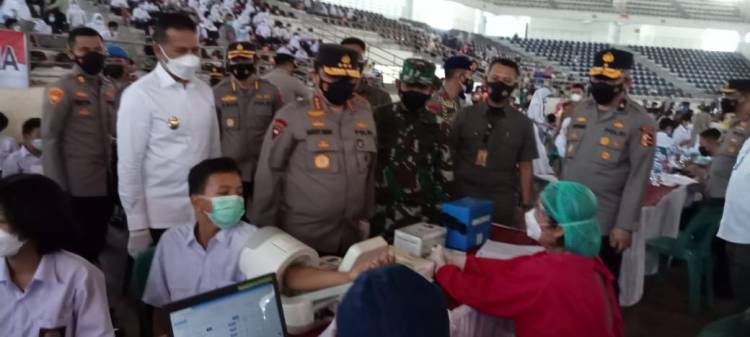 Waka Polri Tinjau Gebyar Vaksin Massal di GOR Serbaguna Pancing