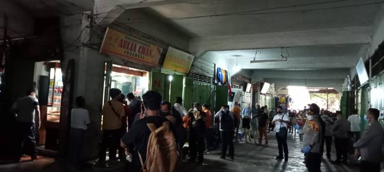 Perampok Toko Emas Tembak Penjaga Parkir