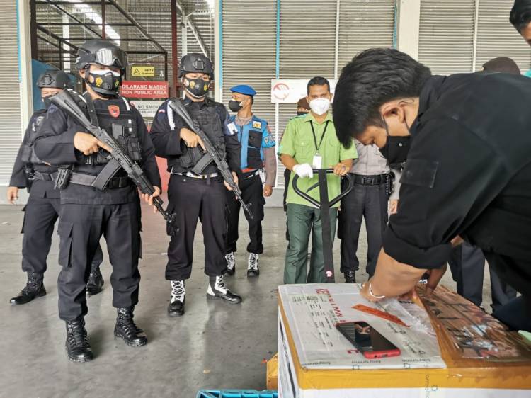 3.000 Dosis Sinovac Dikawal Brimob