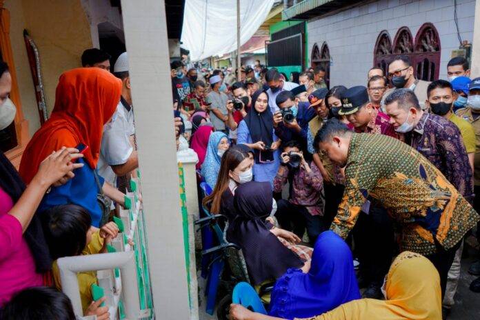 Bobby Nasution Tinjau Korban Kebakaran Belawan, Pastikan Terima Bantuan dan Dilayani Dengan Baik