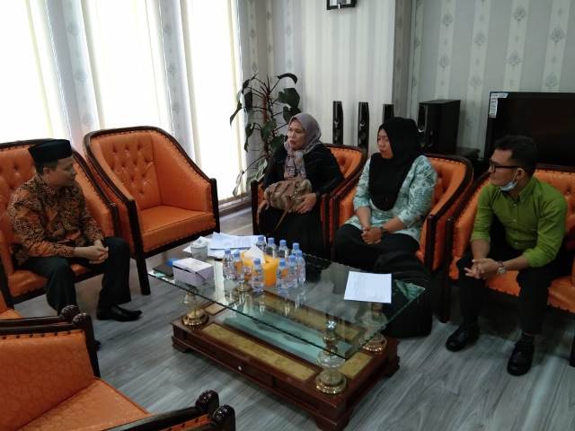 Dikeluarkan Dari Sekolah, Guru Honor Ngadu Ke DPRD Medan