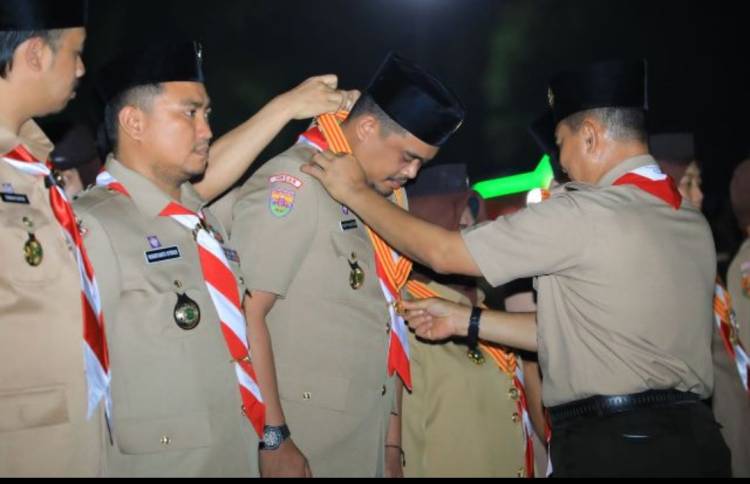 Bobby Nasution Terima Lencana Melati