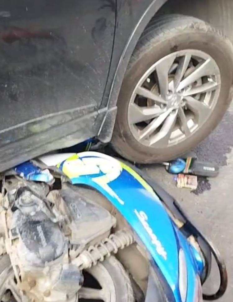 Pengemudi Nissan X Trail Lindas Scoopy di Jalan HM Yamin