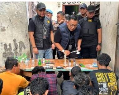 Polrestabes Medan Ringkus Dua Pengedar & Tujuh  Pemakaian di Jalan Mangkubumi