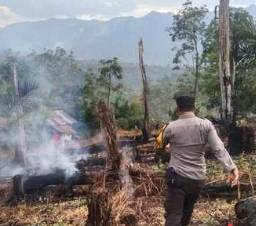 Personel Polsek SD Hole Gercep Antisipasi Karhutla