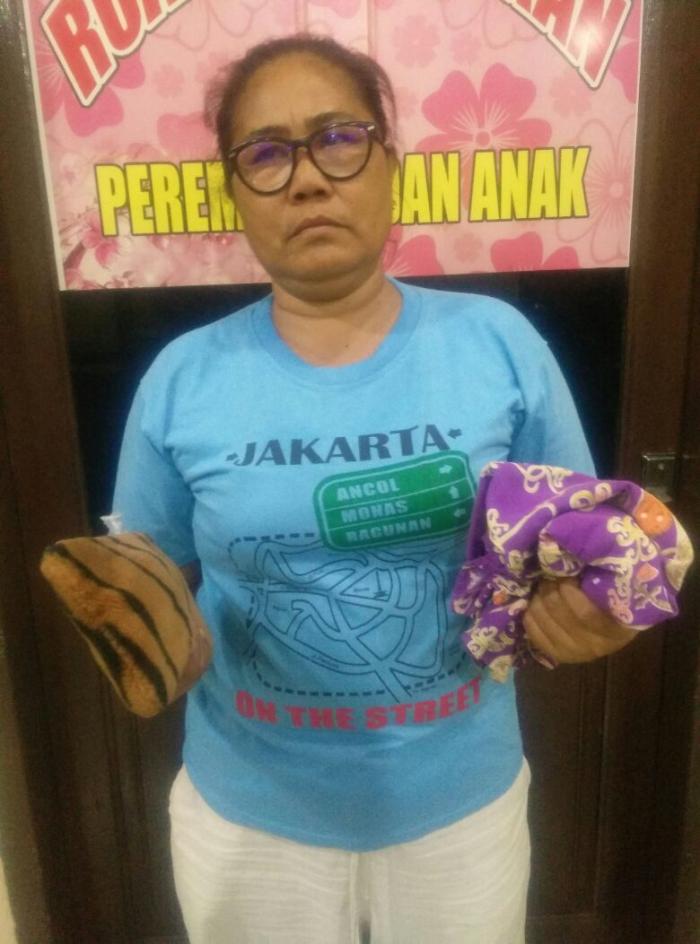 CCTV Ungkap Pencurian Emas Menyaru Pembeli