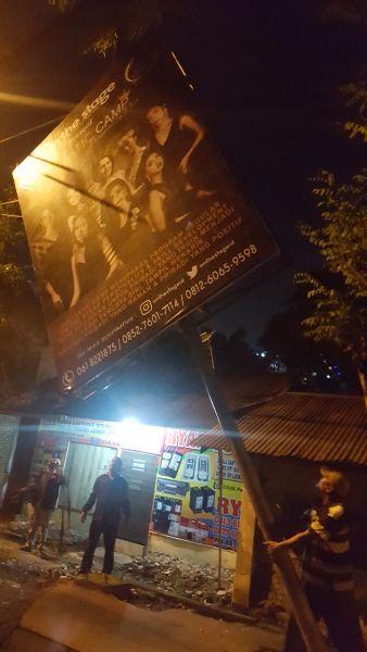 5 Papan Reklame Bermasalah Dibongkar