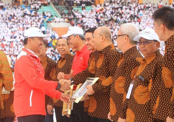 Walikota Medan,Terima Penghargaan Dari Menpora