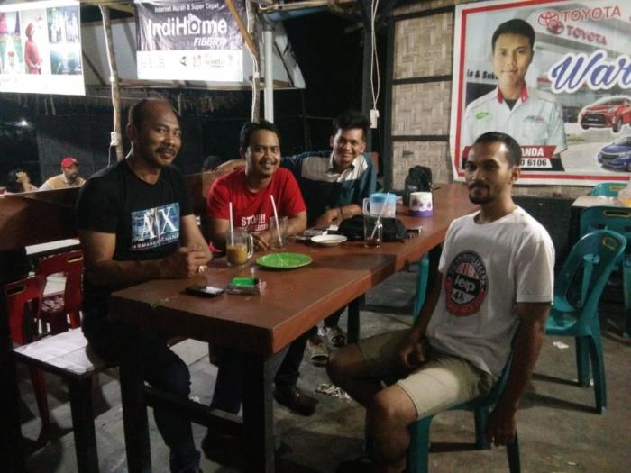 Sembari Ngopi, H. Kamal Ilham Ajak Pedagang Jaga Kebersihan Lingkungan 