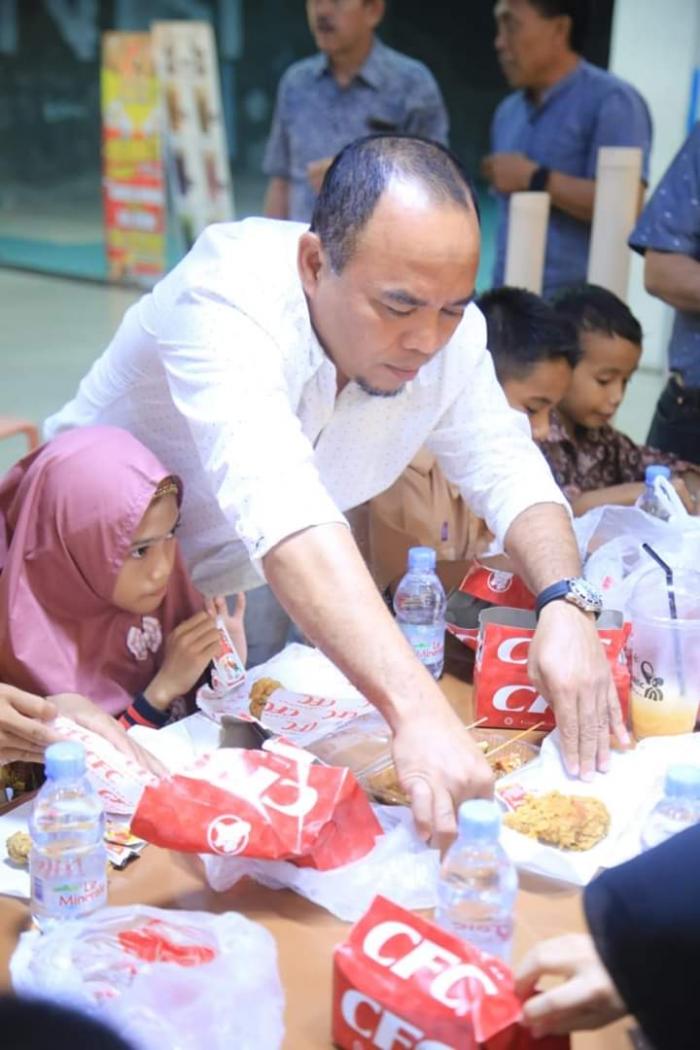 Bupati Labuhanbatu Nonton Bareng dengan 120 Anak Yatim Piatu 