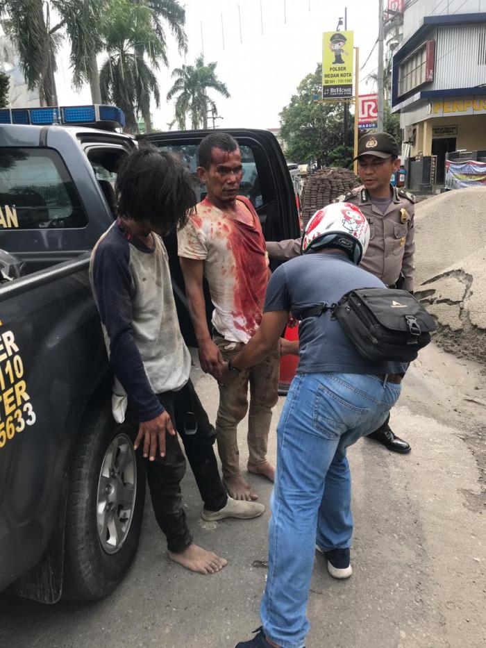 Dua Jambret Berlumuran Darah Dihajar Massa 