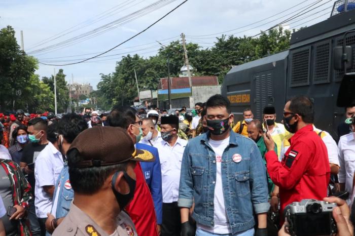 Personel Polri Tidak Dibenarkan Foto Bersama Paslon