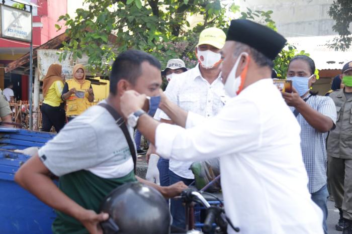 Bupati Labuhanbatu Bagikan 5000 Masker 