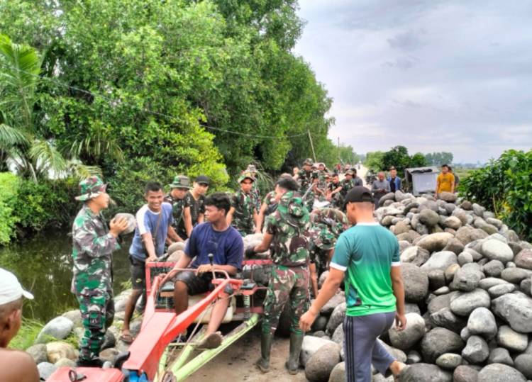 Hari Libur Satgas dan Warga Lanjuti Pembuatan Bronjong 300 Meter dan 9 Tingkat di Marelan