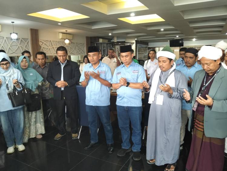 Ribuan Massa Antar Pasangan Anton Saragih dan Benny Gusman Sinaga Menuju KPU Simalungun untuk Pencabutan Nomor Urut