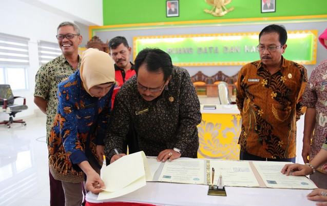 Pemkab Labuhanbatu Teken MoU Pembangunan Bumper dan TPA