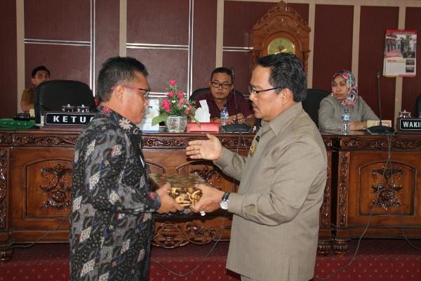 Bupati Labuhanbatu  Targetkan Pendapatan Daerah 