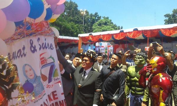 H Pangonal Harahap:  "Bekerja Bersama Rakyat"