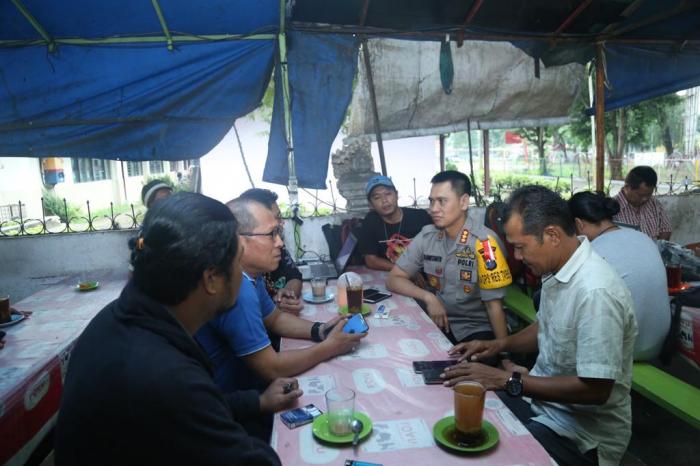 Kapolrestabes Medan Kunjungi Warkop Jurnalis  