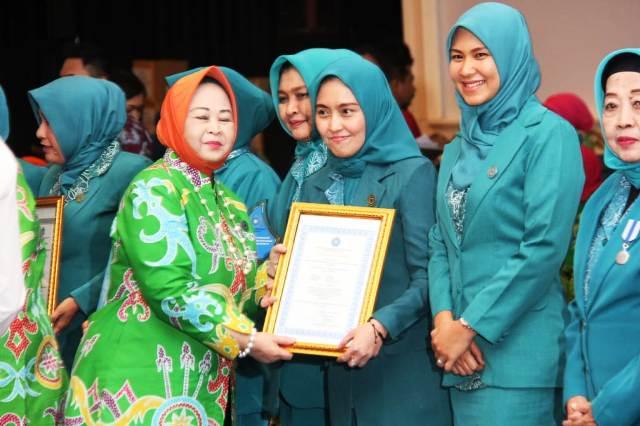 Menjadi yang Terbaik, TP PKK Asahan Dapat Piagam Penghargaan Presiden RI 