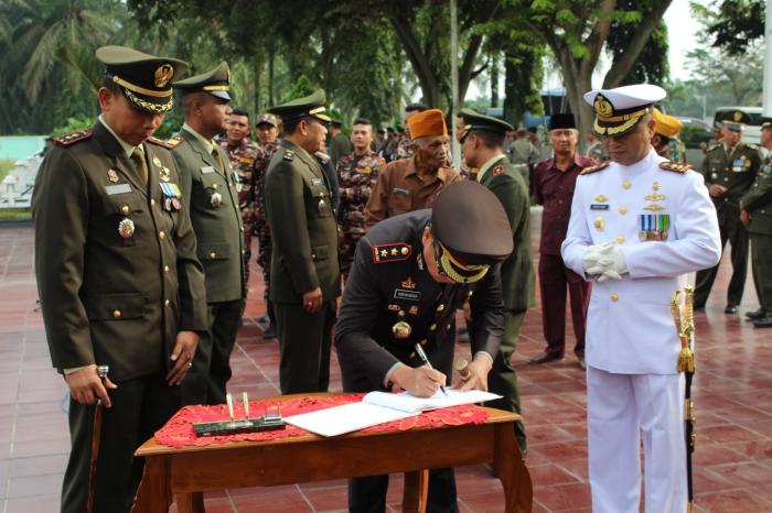 Wabup Hadiri HUT TNI ke-73 dan Ziarah ke Makam Pahlawan  