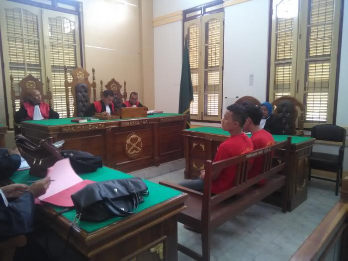 Divonis 10 Tahun Penjara, Dua Kurir Sabu Ini Senyum 
