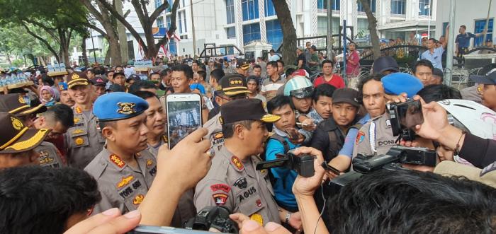 Kapolda Sumut Temui Massa Buruh 
