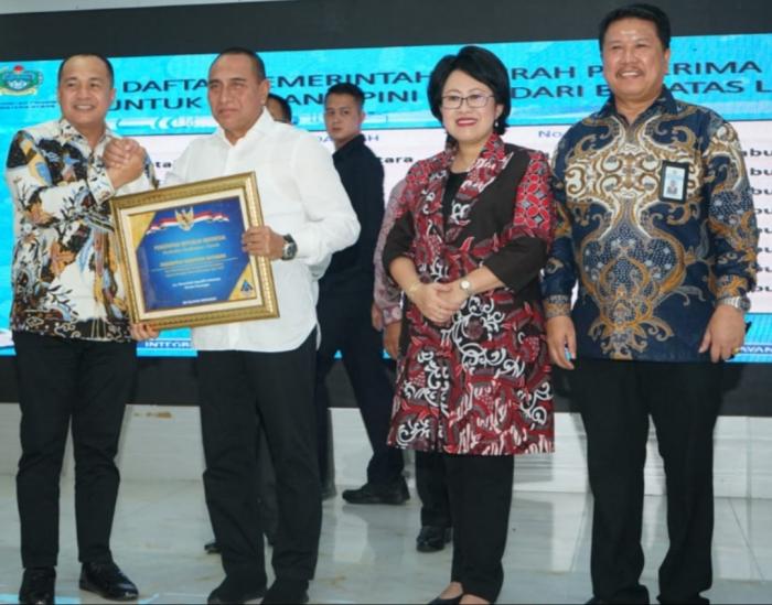 Bupati Batubara Terima Penghargaan dari Ka Kanwil DJPN Sumut