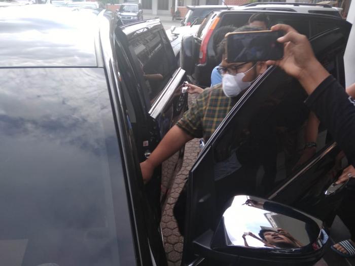 Usai Diperiksa KPK, Anak Eldin dan Pejabat Pemko Medan Bungkam 