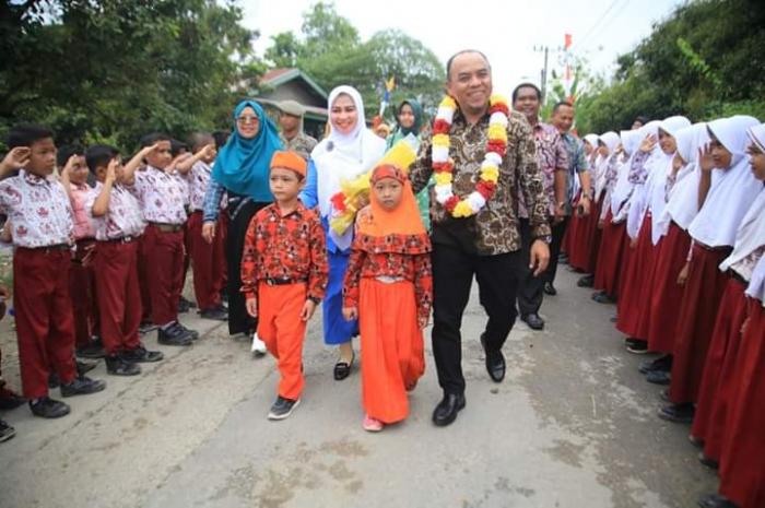 Bupati dan Ketua Tim Penggerak PKK Tinjau Bursa Inovasi Desa di Labuhanbatu 