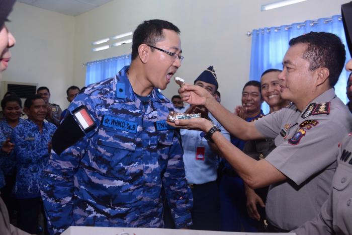 HUT ke 74 TNI, Suprise Poldasu Beri Tali Asih ke Prajurit