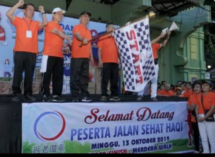 Walikota Medan, Lepas Ribuan Peserta Jalan Sehat 